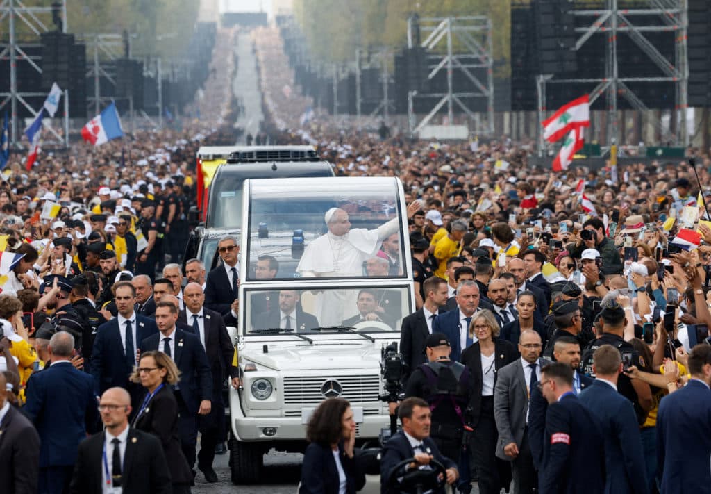 Pope Leo XIV celebrates Mass with hundreds of thousands in Paris