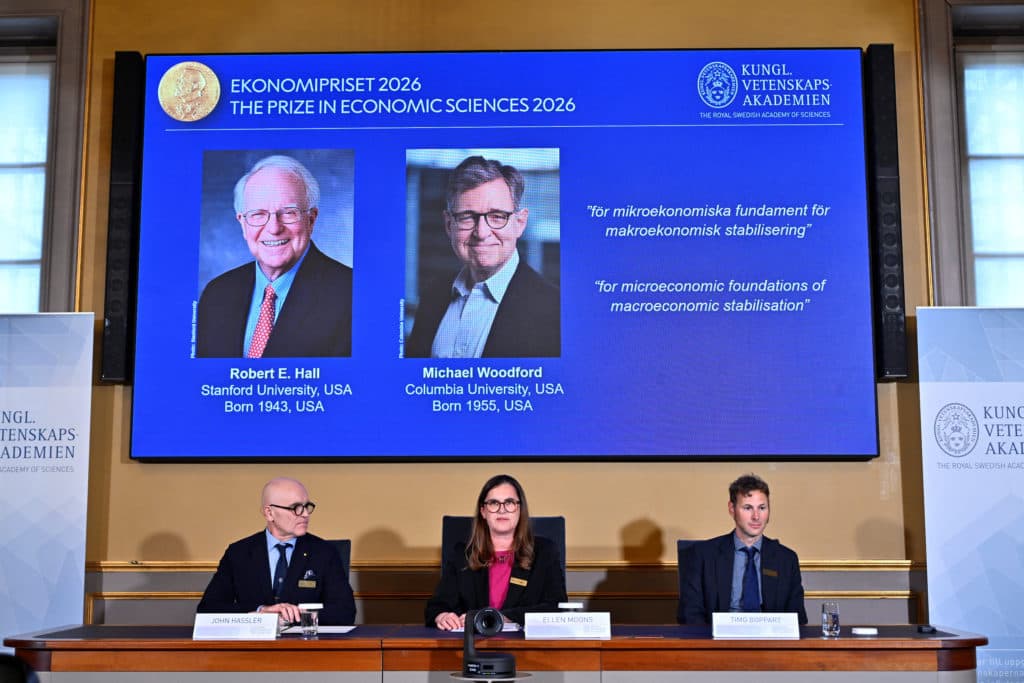 U.S. Economists Hall and Woodford Win Nobel Prize in Economics