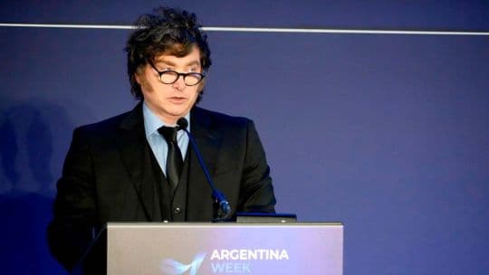 Milei recibe premio de economista más influyente en París y cierra Argentina Week