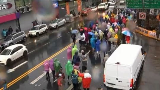 Peregrinación a Luján 2026 con miles de fieles bajo lluvia