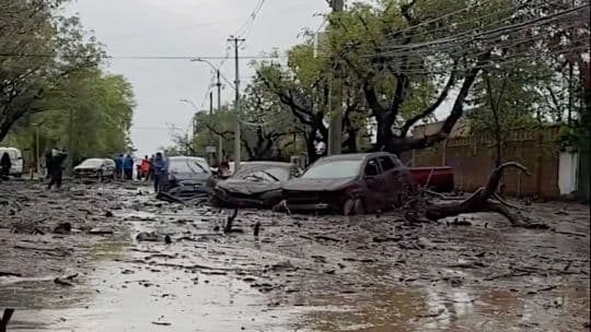 Violento aluvión arrasó Santiago de Chile dejando al menos seis muertos