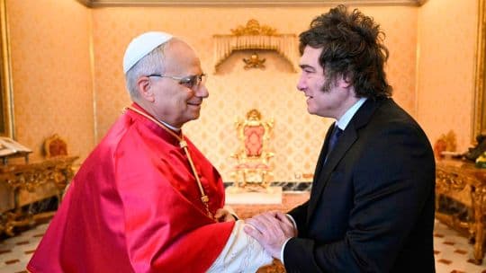 Milei abierto a reprogramar visita papal por operación de León XIV