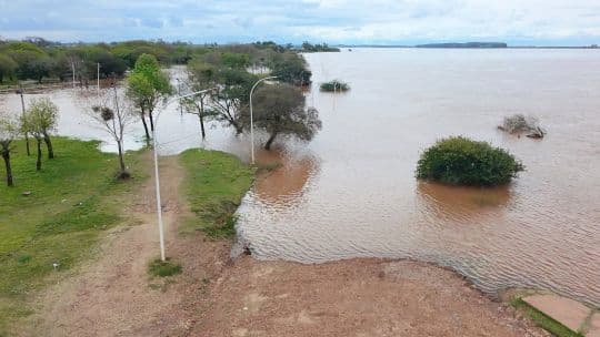 Crecida del río Uruguay deja evacuados en el Litoral por fenómeno de El Niño