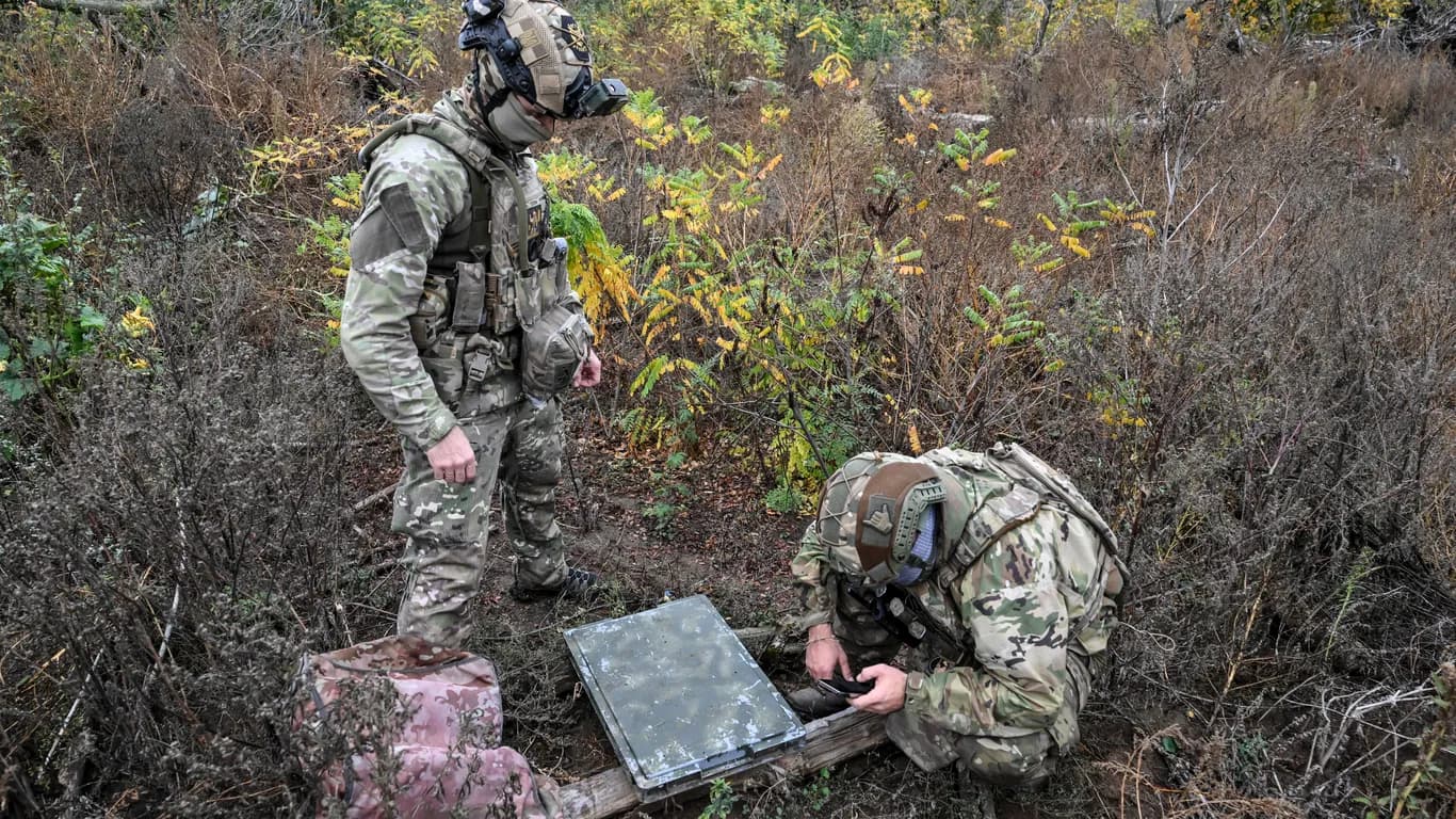 Trump-Musk Call on Ukraine Starlink Restrictions; Kyiv Reports Service Still Limited
