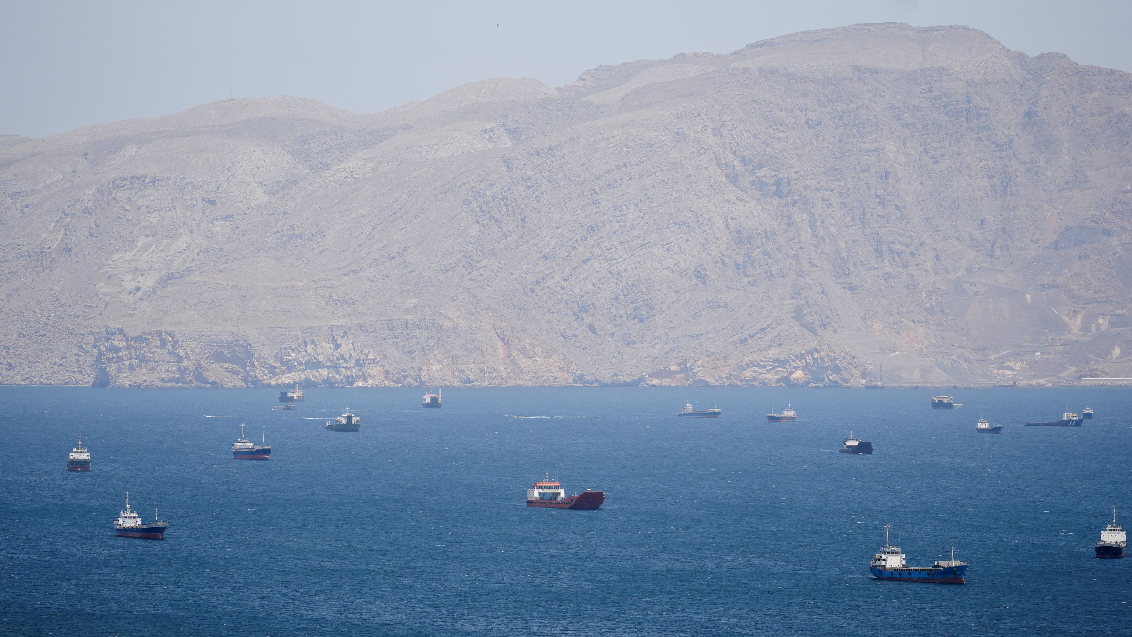 US and Iran Explore Phased Deal on Hormuz Strait Access