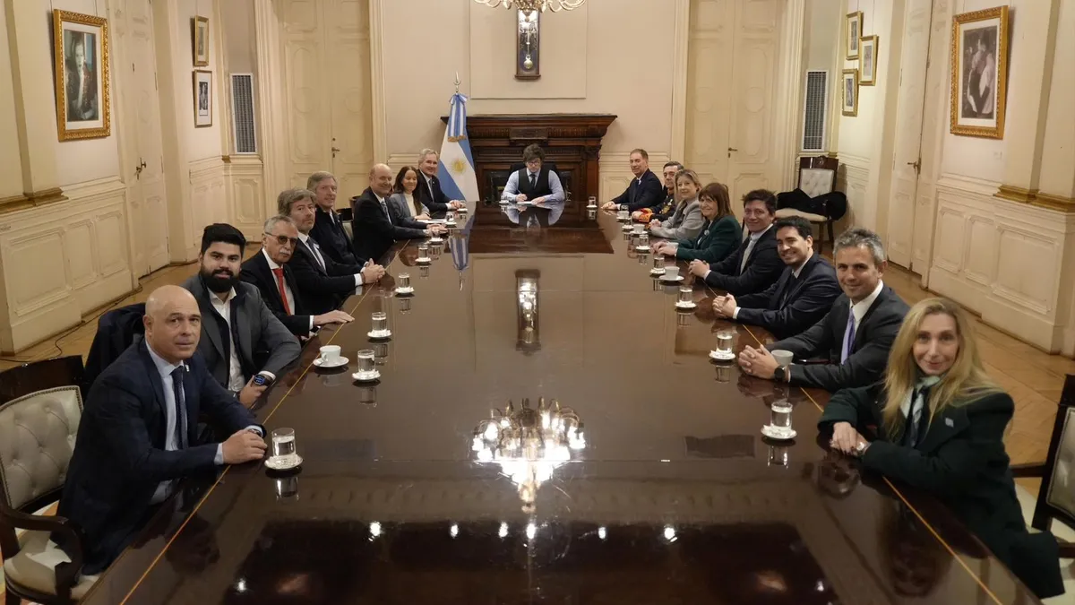 Milei celebra victoria de Flávio Bolsonaro en primera vuelta de Brasil