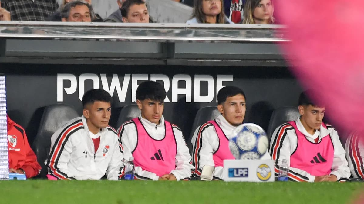 Thiago Almada se lesiona en River ante Huracán