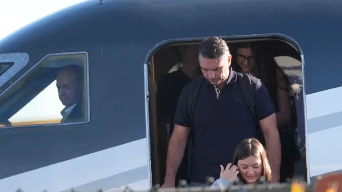 Brasil convocó a encargada de negocios argentina por fuga de Flávio Bolsonaro