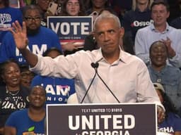 Obama Mocks Trump's White House Decor at Ohio Rally