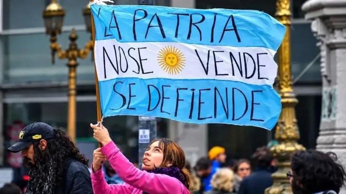 Oposición convoca sesión especial para derogar DNU 70 tras fallo de Corte Suprema