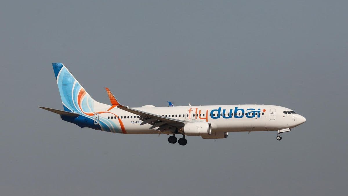 Avión de FlyDubai aterrizó de emergencia en Arabia Saudita tras incidente en cabina